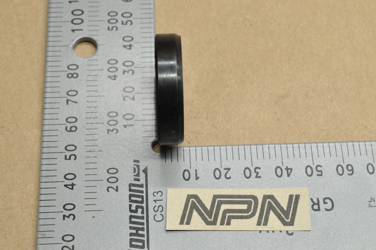 NOS Honda CA72 CA77 Front Wheel Hub Oil Seal 24x35x8 90752-250-000