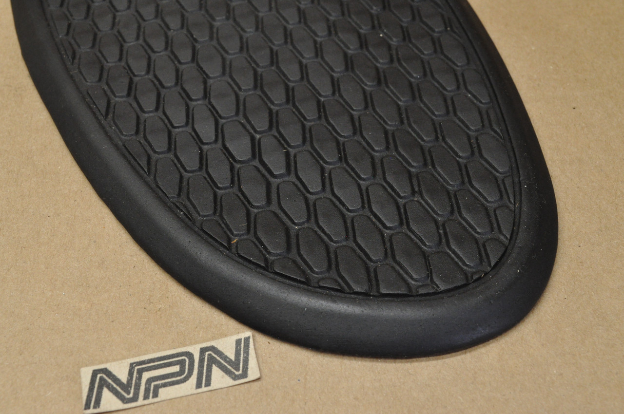 Vintage OEM Honda CA77 Late Gas Tank Right Rubber Grip Knee Pad 17661-271-000