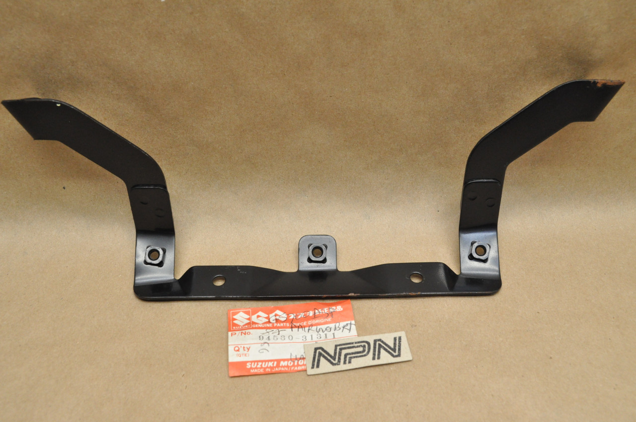 NOS Suzuki 1985 GS700 Upper Cowling Fairing Panel Brace 94530-31311