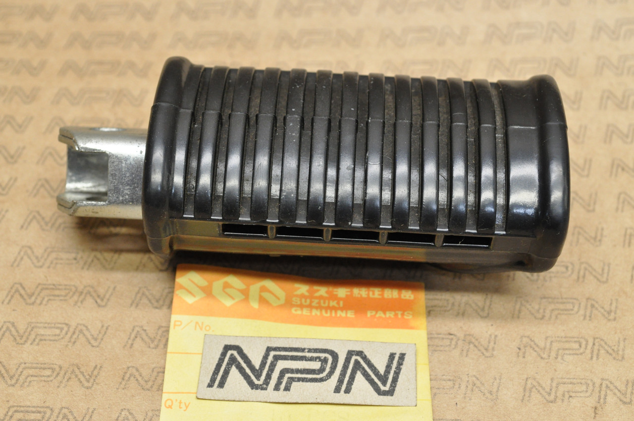 NOS Suzuki 1980-81 GN400 Right Front Foot Rest Peg Pillion Rubber 43550-37300