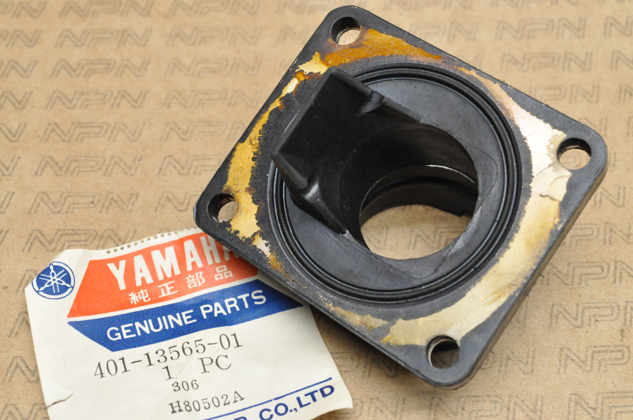 NOS Yamaha DT100 DT125 DT175 MX125 MX175 YZ125 Carb Boot Joint 401-13565-01