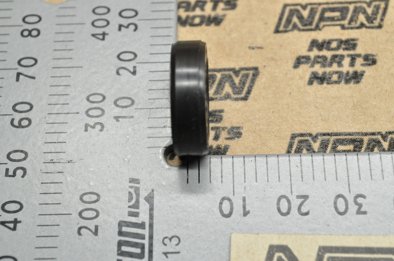 NOS Honda ATC185 ATC200 TRX200 VF750 XL200 XR185 XR200 Oil Seal 91201-427-003