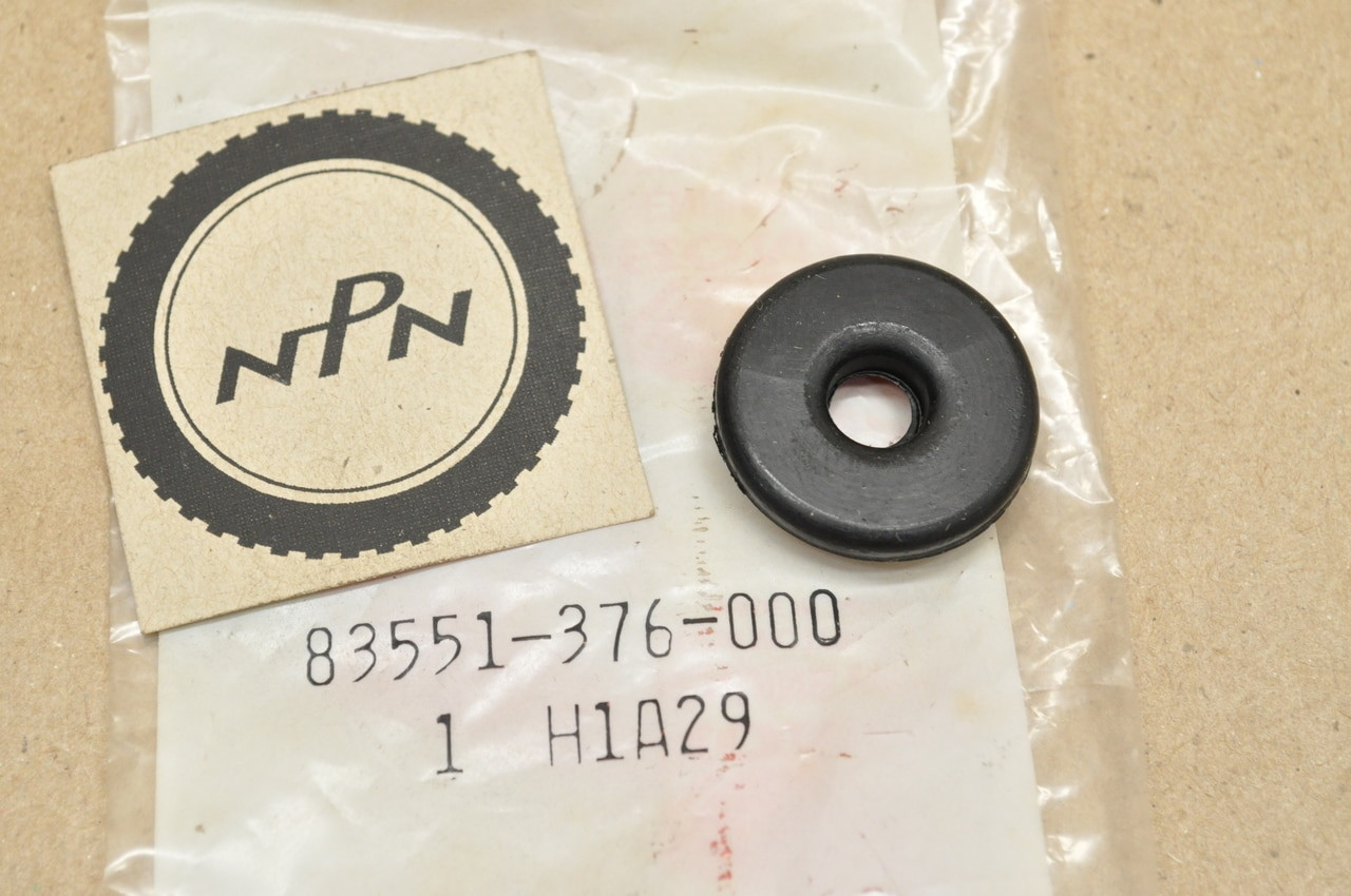 NOS Honda CB900 CMX250 GL1100 VT500 XL125 XL185 XL250 Grommet 83551-376-000