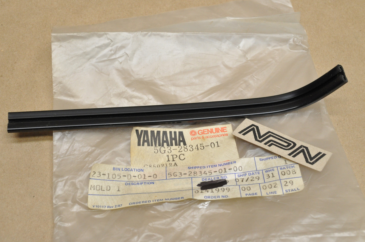 NOS Yamaha CV50 CV80 Riva Leg Shield Trim Mold Plastic Piece 5G3-28345-01