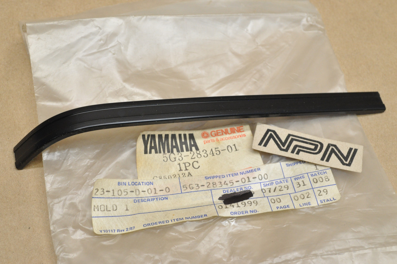 NOS Yamaha CV50 CV80 Riva Leg Shield Trim Mold Plastic Piece 5G3-28345-01
