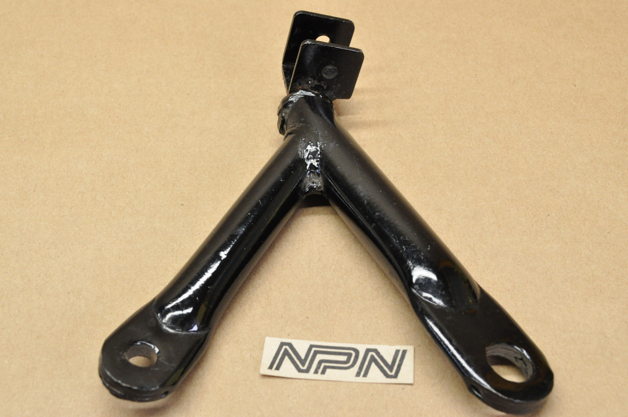 NOS Honda CB160 CL160 Right Foot Peg Arm Mount Bracket 50701-223-000 B