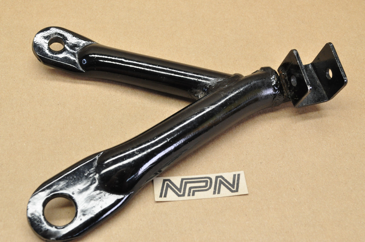 NOS Honda CB160 CL160 Right Foot Peg Arm Mount Bracket 50701-223-000 B