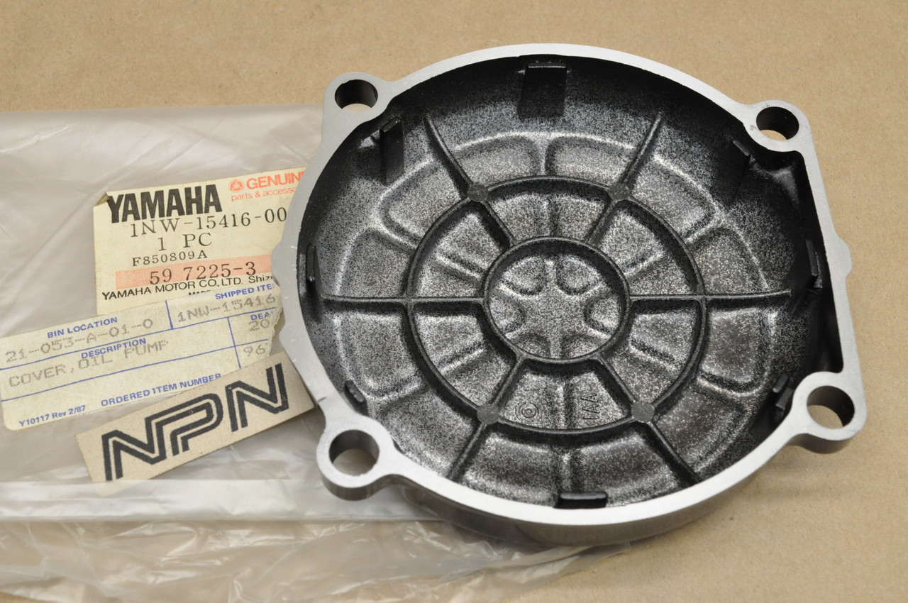 NOS Yamaha 1986 XJ700 Maxim Oil Pump Cover 1NW-15416-00 - NOS