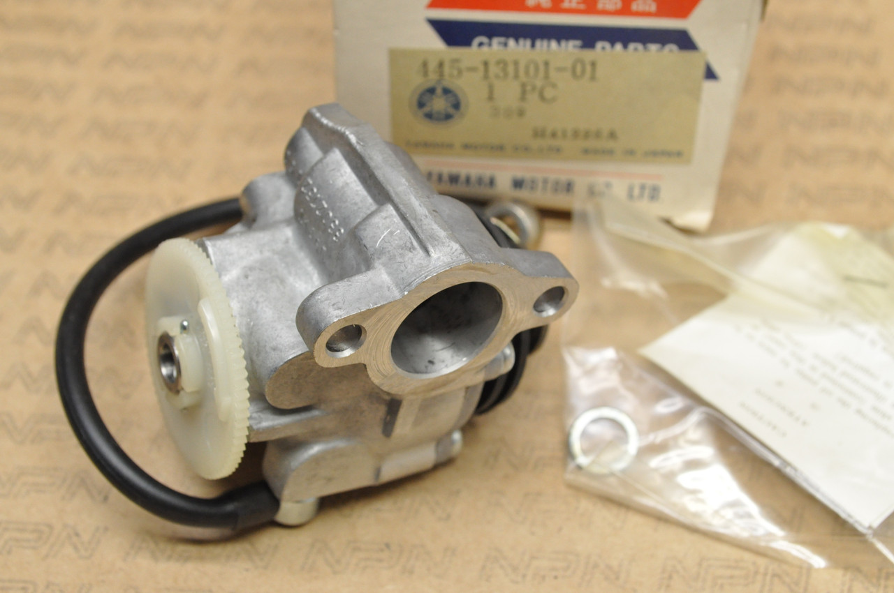 NOS Yamaha DT250 DT360 DT400 Oil Pump 445-13101-01