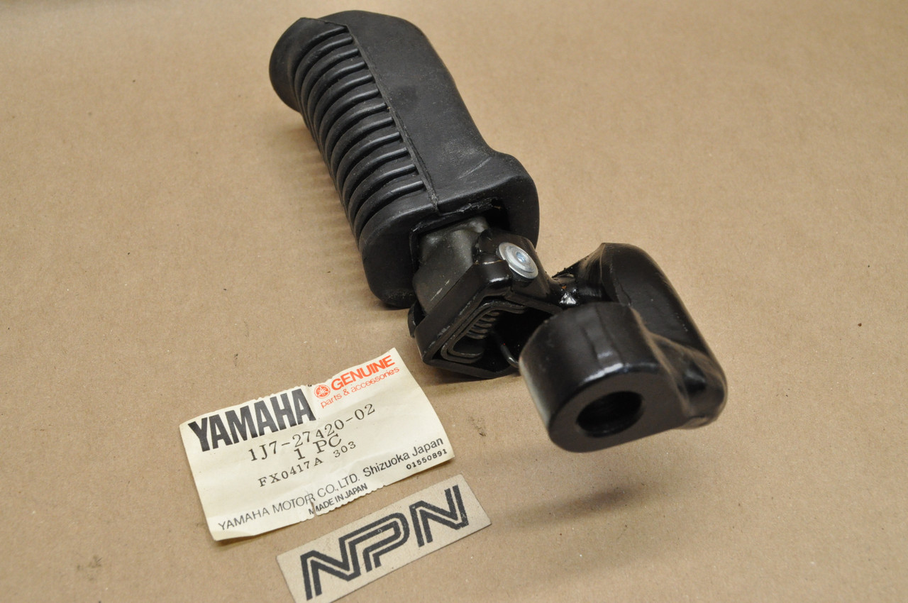 NOS Yamaha 1977-78 XS750 Right Front Foot Rest Step Peg 1J7-27420-02