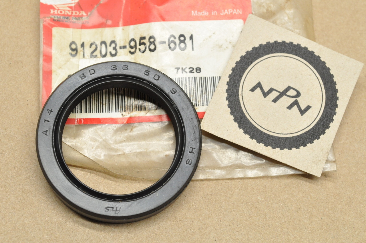 NOS Honda 1982-1983 ATC200 E Big Red Oil Seal 91203-958-681