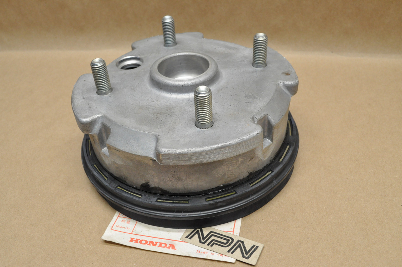 NOS Honda 1988-92 TRX300 Fourtrax Front Wheel Hub & Dust Seal