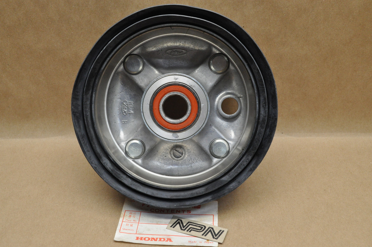 NOS Honda 1988-92 TRX300 Fourtrax Front Wheel Hub & Dust Seal