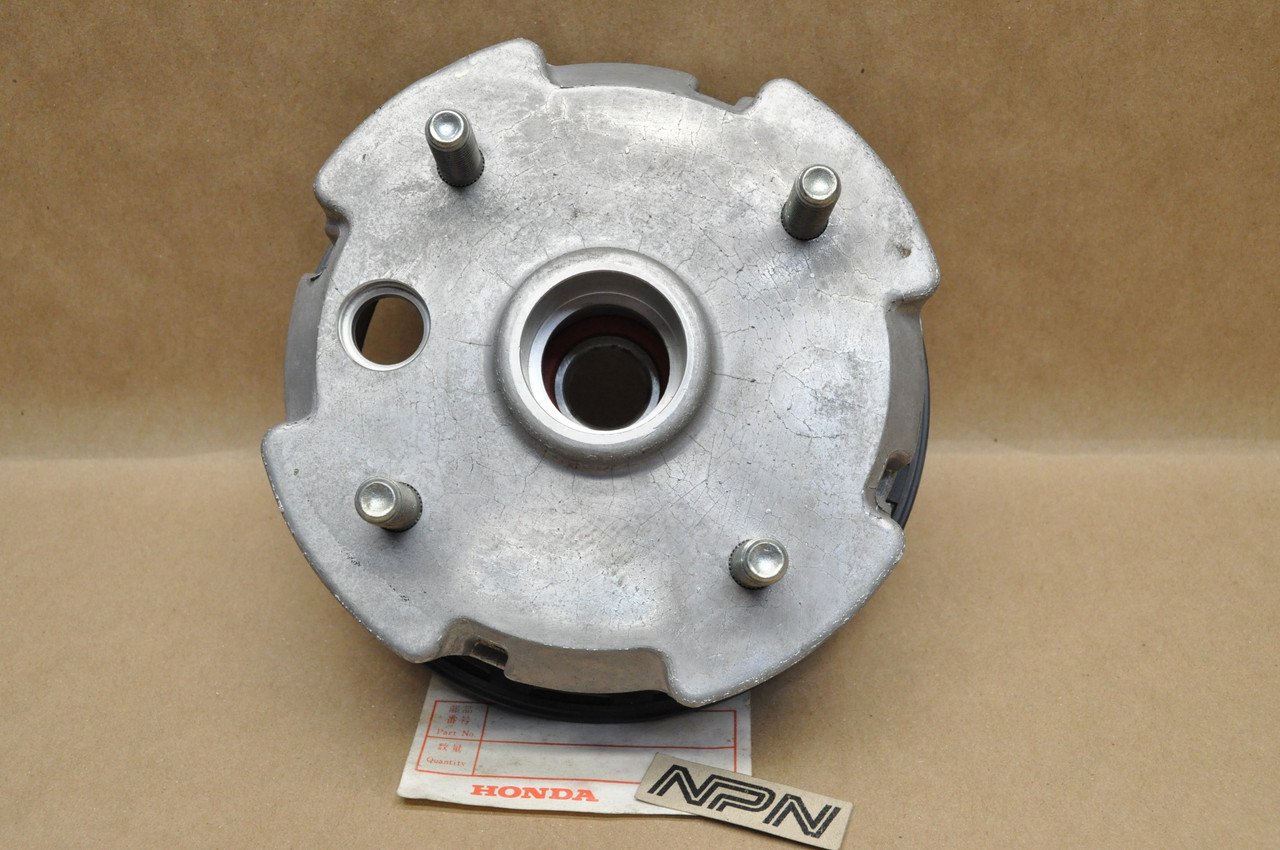 NOS Honda 1988-92 TRX300 Fourtrax Front Wheel Hub & Dust Seal