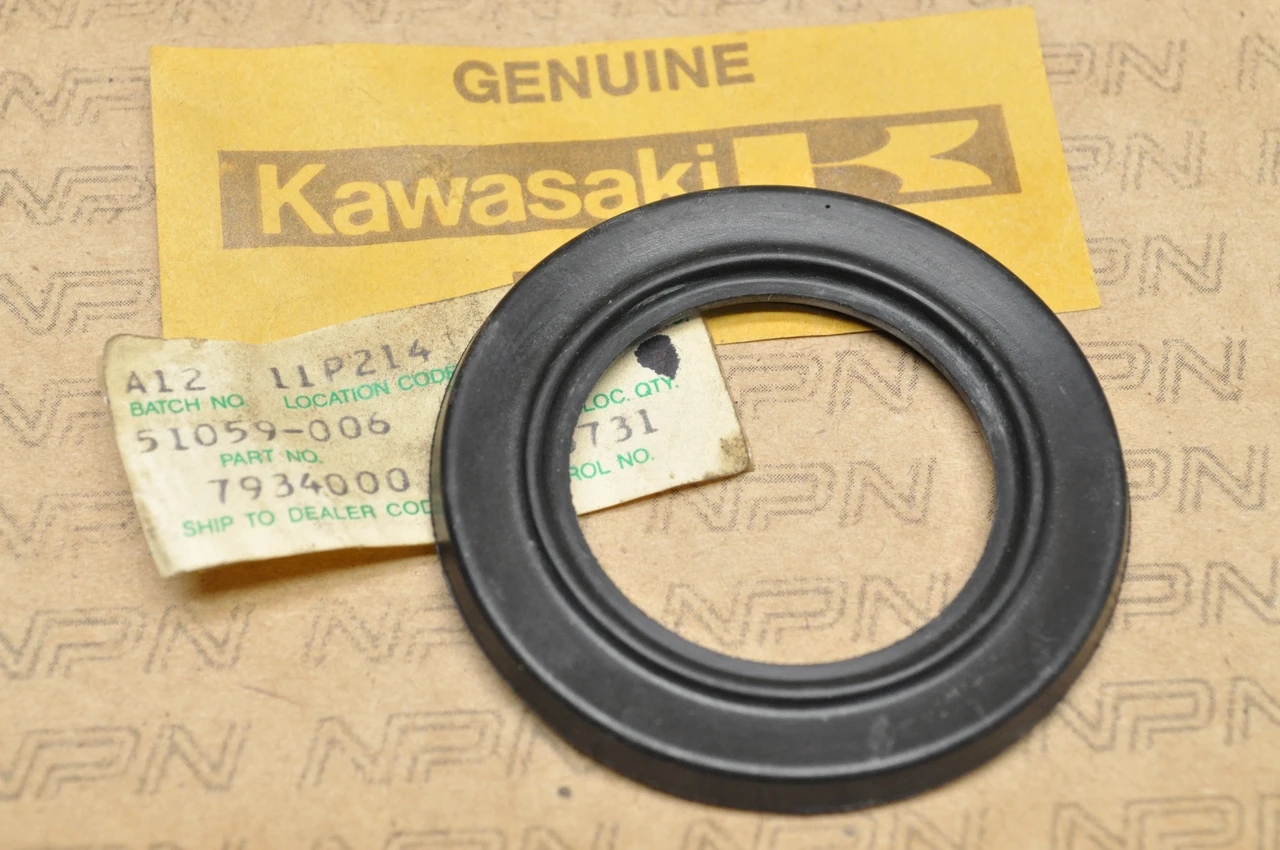 NOS Kawasaki KD80 KE100 KE175 KLT185 KV75 KX80 MT1 Tank Cap Gasket