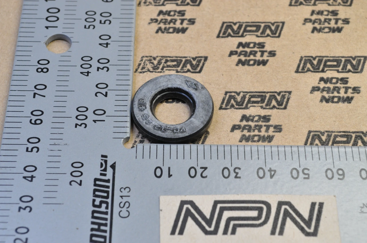 NOS Honda CA160 CB72 CB77 CB92 CL160 CL175 CL72 CL77 Oil Seal 91204-200-000