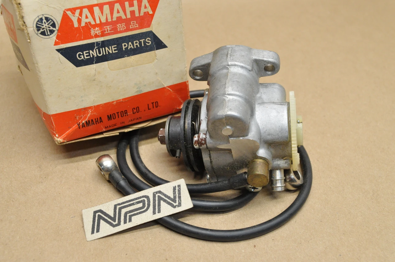NOS Yamaha 1969 AS2 1968 YAS1 Oil Pump Assembly 183-13101-02