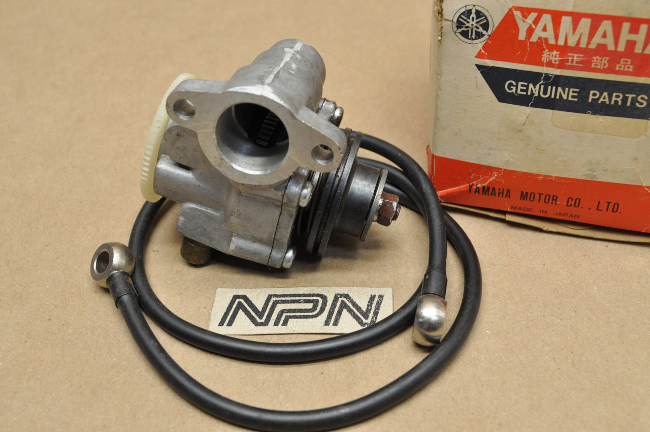 NOS Yamaha 1969 AS2 1968 YAS1 Oil Pump Assembly 183-13101-02