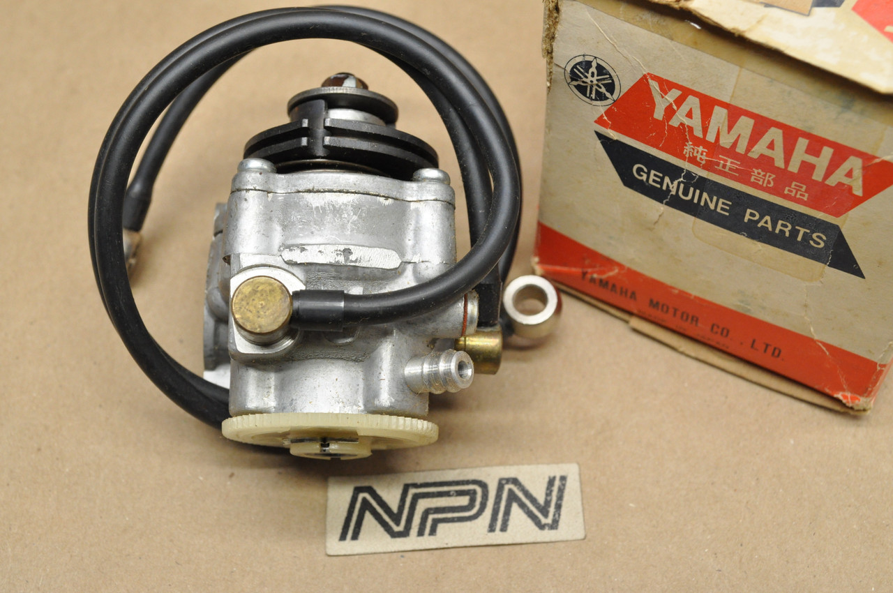 NOS Yamaha 1969 AS2 1968 YAS1 Oil Pump Assembly 183-13101-02