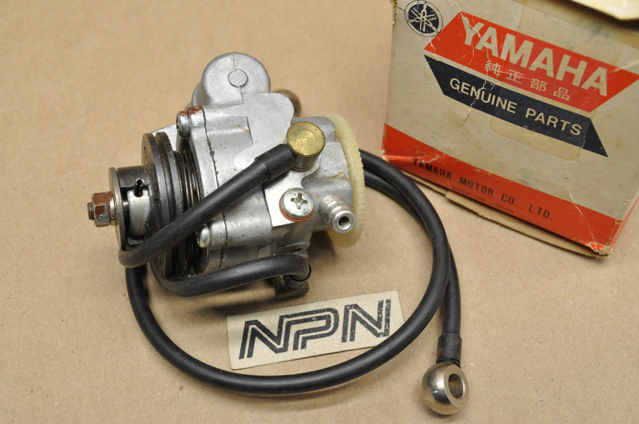 NOS Yamaha 1969 AS2 1968 YAS1 Oil Pump Assembly 183-13101-02