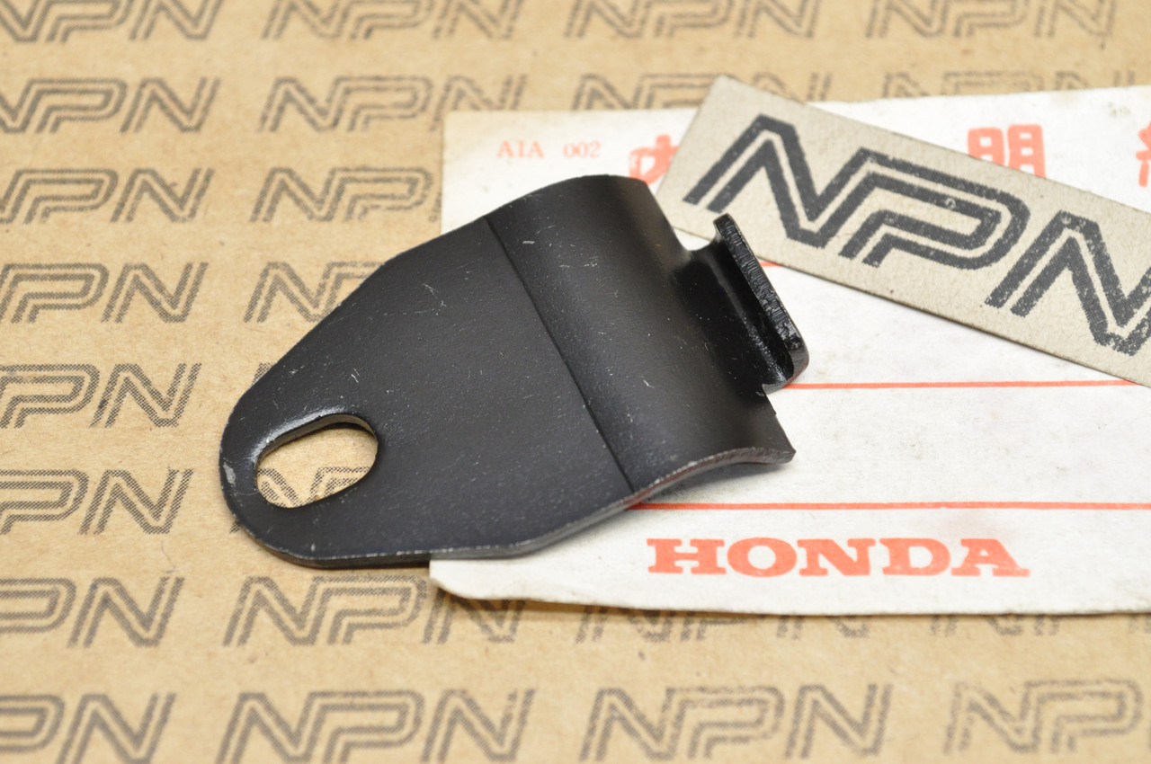 NOS Honda XL175 XL250 XL350 Head Light Lower Stay Bracket B 61318-329-010