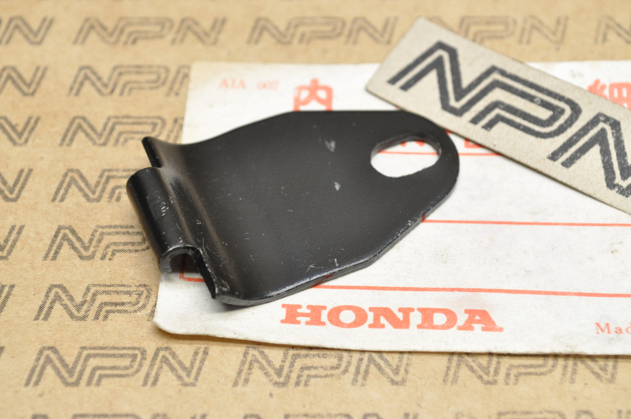 NOS Honda XL175 XL250 XL350 Head Light Lower Stay Bracket B 61318-329-010