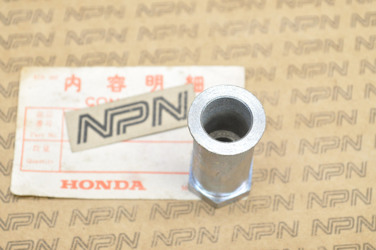 NOS Honda SL350 K2 Front Wheel Axle Nut 90305-340-000