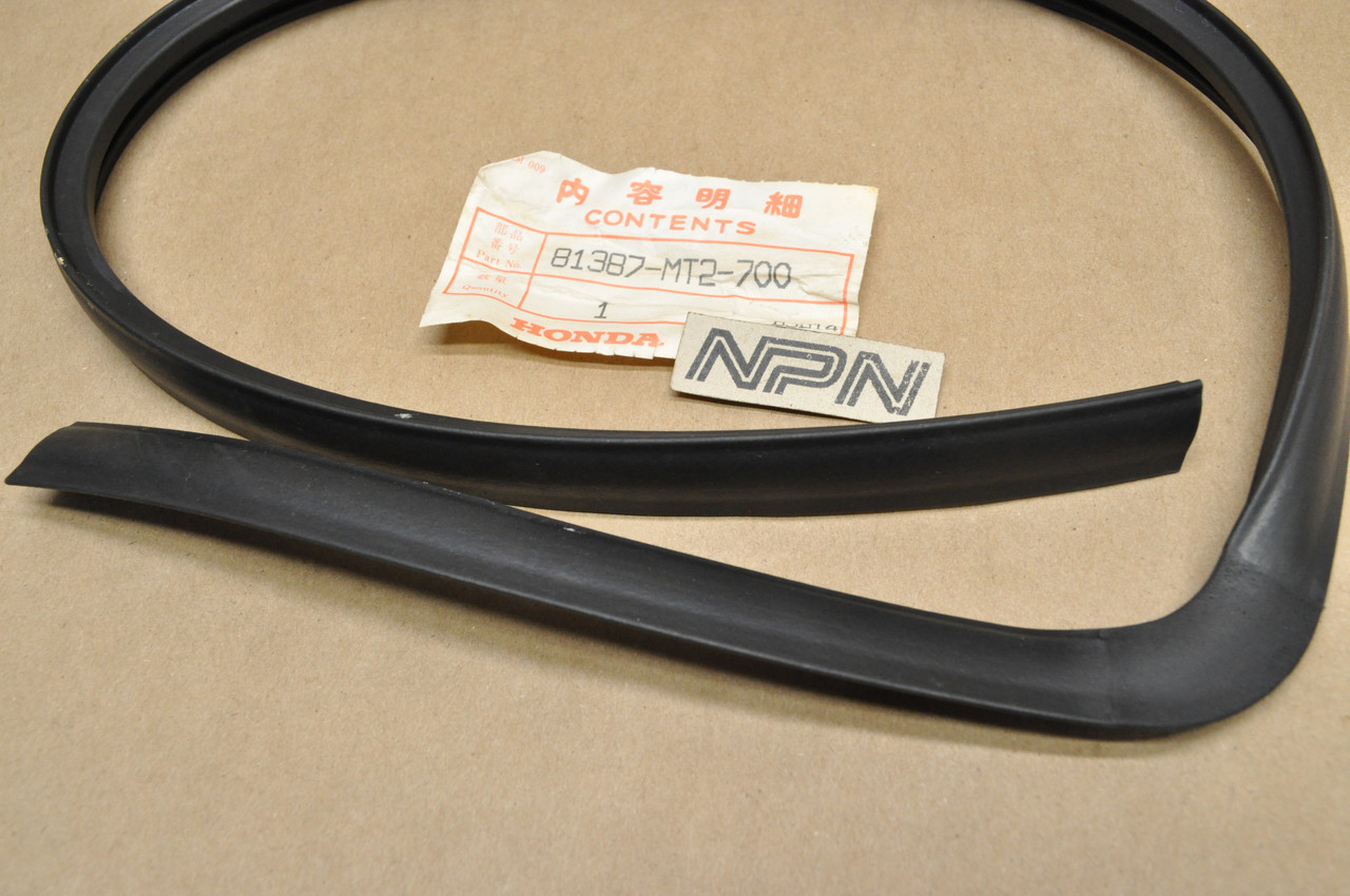 NOS Honda 1988-89 GL1500 Gold Wing Left Saddlebag Rubber Seal D 81387-MT2-700