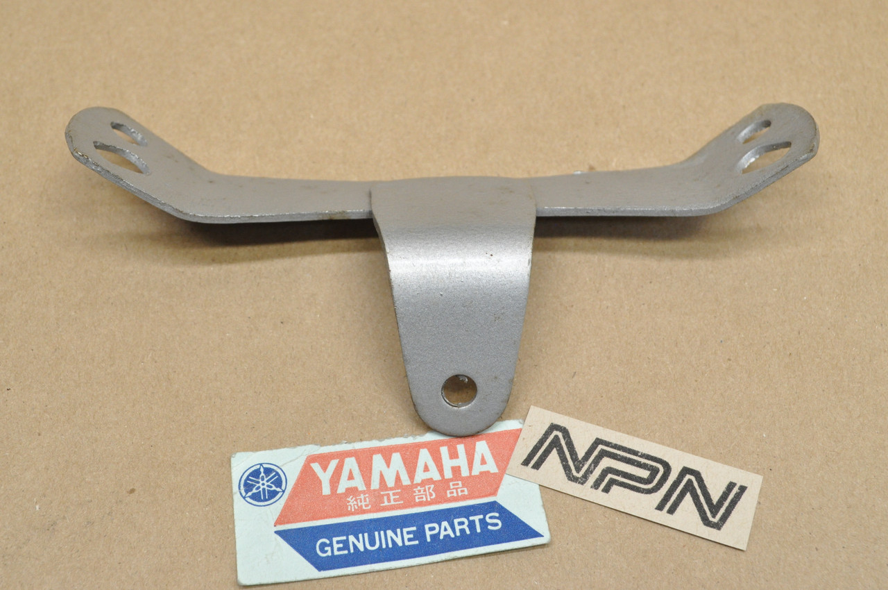 NOS Yamaha AT1 AT2 CT1 DT1 HT1 RT1 Front Fender Stay Bracket 284-21513-00-35
