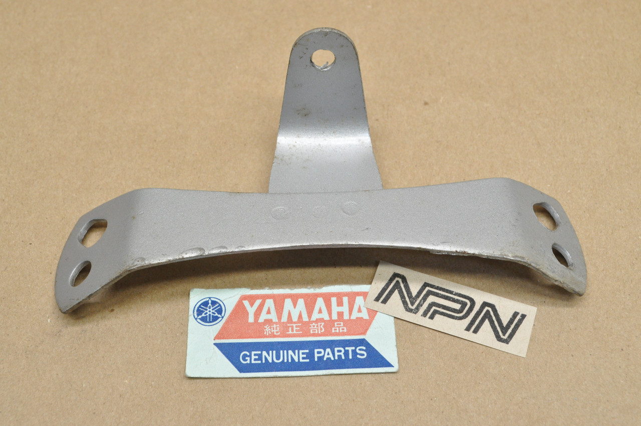 NOS Yamaha AT1 AT2 CT1 DT1 HT1 RT1 Front Fender Stay Bracket 284-21513-00-35