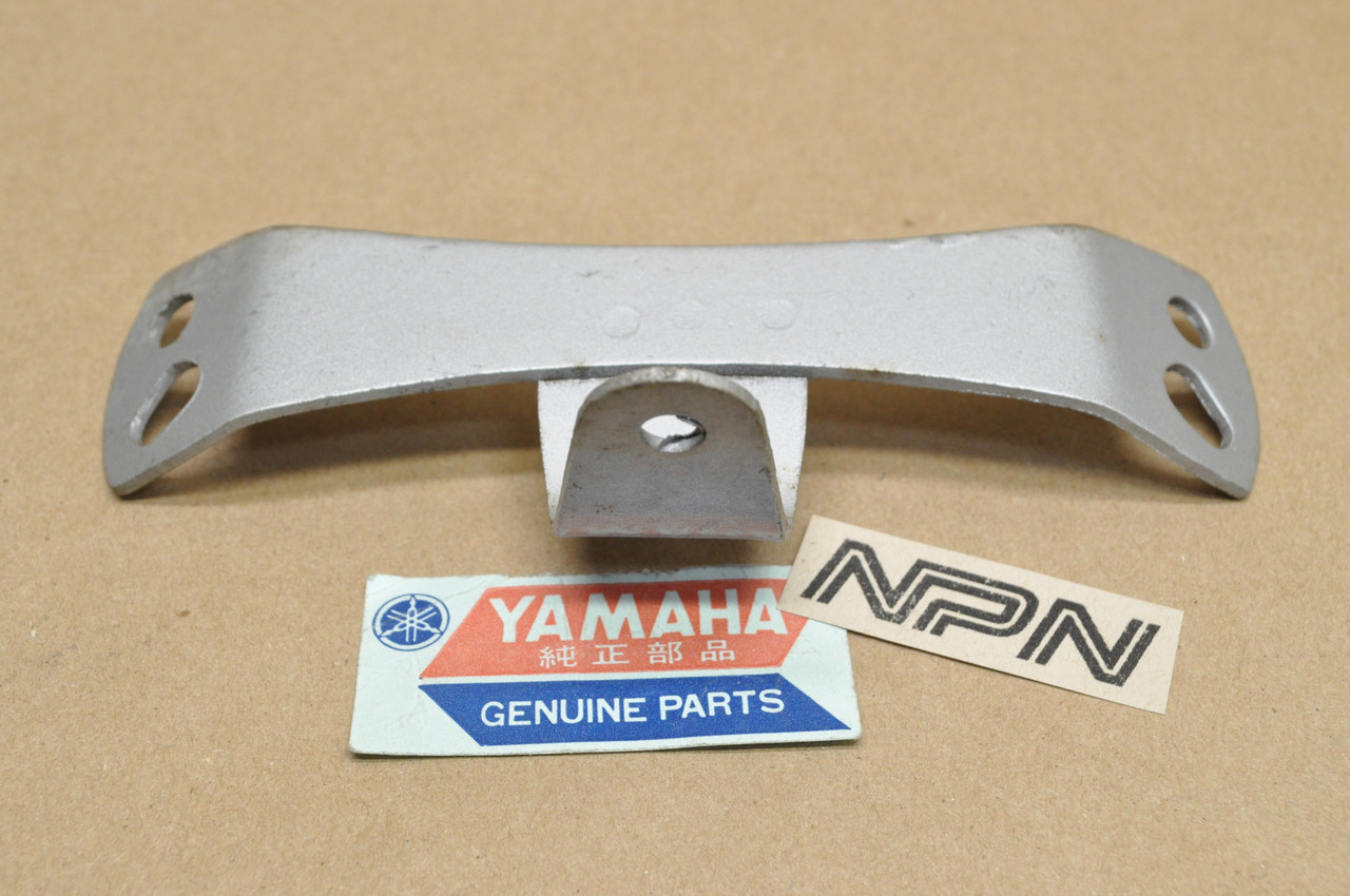 NOS Yamaha AT1 AT2 CT1 DT1 HT1 RT1 Front Fender Stay Bracket 284-21513-00-35