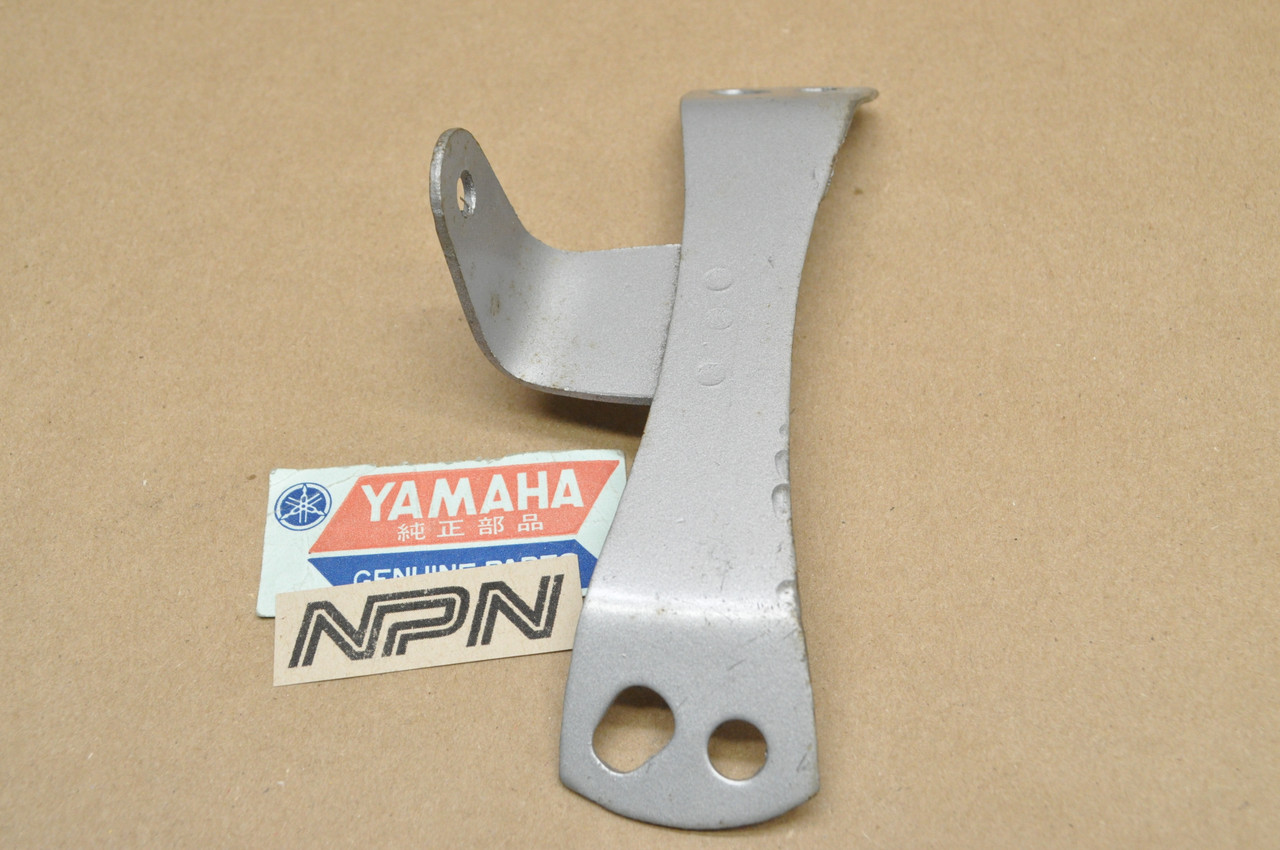 NOS Yamaha AT1 AT2 CT1 DT1 HT1 RT1 Front Fender Stay Bracket 284-21513-00-35