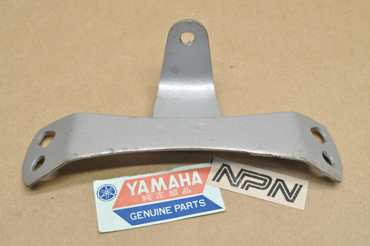 NOS Yamaha AT1 AT2 CT1 DT1 HT1 RT1 Front Fender Stay Bracket 284-21513-00-35