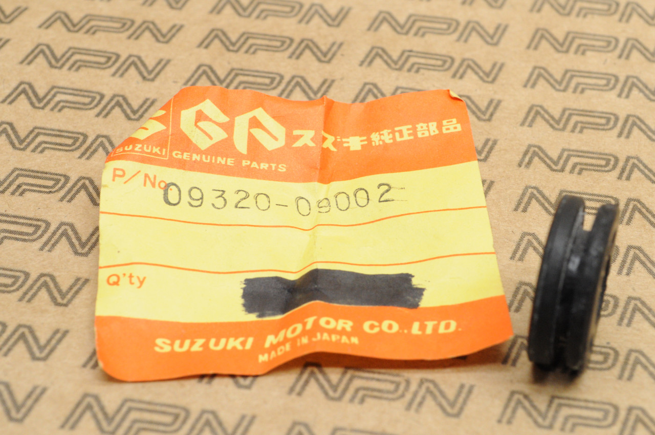 NOS Suzuki K10 A100 RM370 Fender Gas Fuel Tank Head Light Seat Rubber Cushion Damper 09320-09002