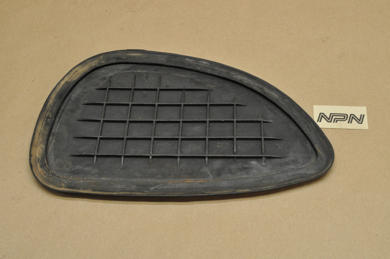 Vtg OEM Yamaha YDS2 YDS3 YDT1 YM1 Gas Tank Left Knee Pad Grip Rubber 152-24171-00