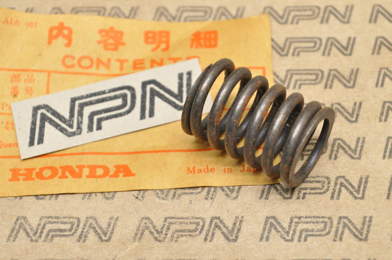 NOS Honda CA95 CB92 Valve Outer Spring 14751-200-000
