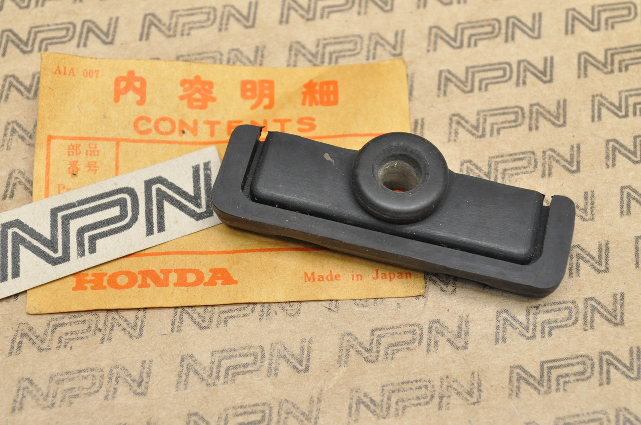 NOS Honda S65 Early Rear Fuel Gas Tank Mount Rubber Cushion 17613-035-000