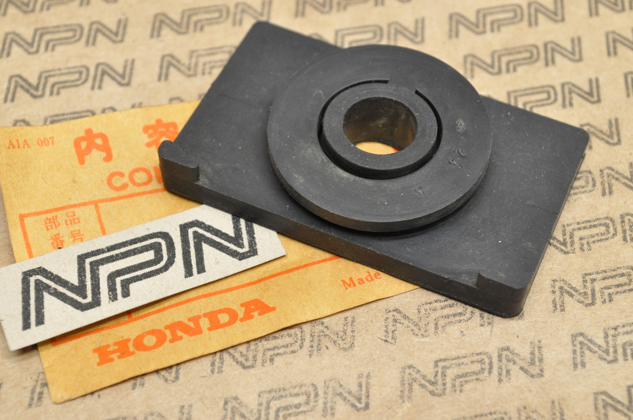 NOS Honda CB550 SC CB650 SC Nighthawk Gas Tank Mount Rubber 17613-ME5-000