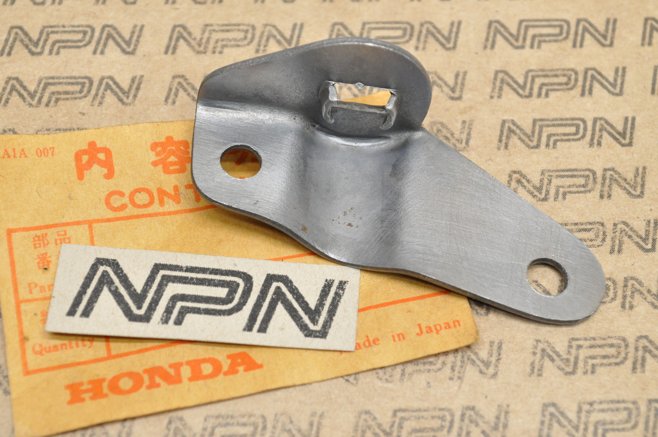 NOS Honda CA72 CA77 CB72 CB77 CL72 CL77 Spring Seat Bracket 23942-259-000