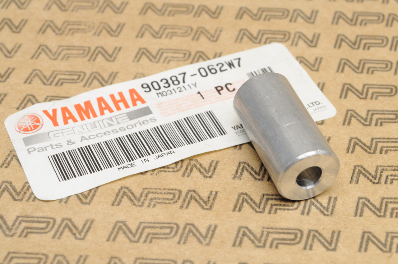 NOS Yamaha 1996-2004 YZ125 Exhaust Muffler Collar 90387-062W7