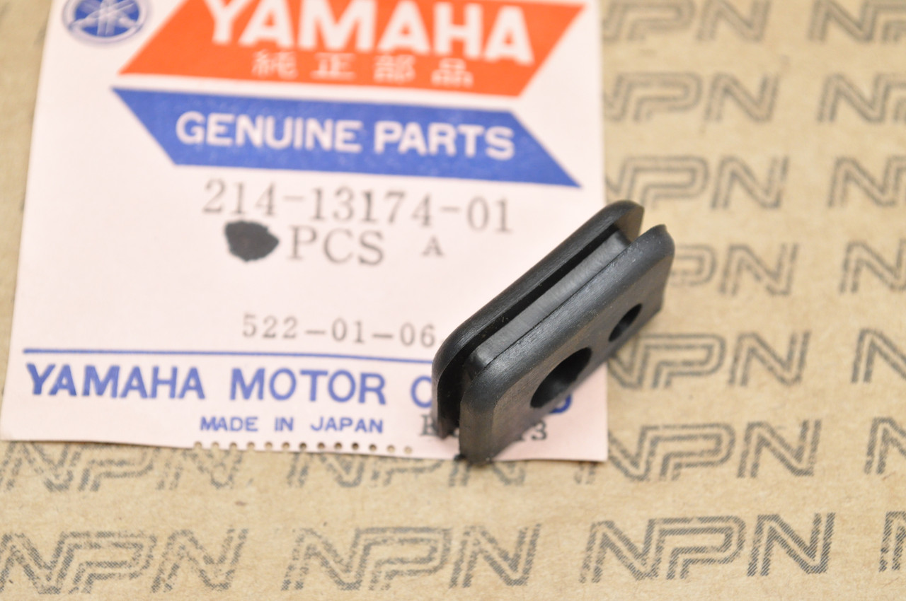NOS Yamaha DT1 DT250 DT3 MX250 RT1 RT2 SC500 TY250 Oil Pipe Holder 214-13174-01