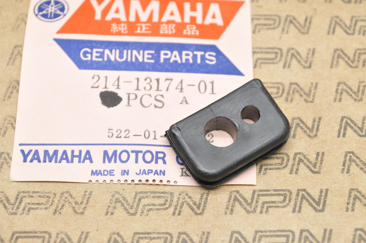 NOS Yamaha DT1 DT250 DT3 MX250 RT1 RT2 SC500 TY250 Oil Pipe Holder 214-13174-01