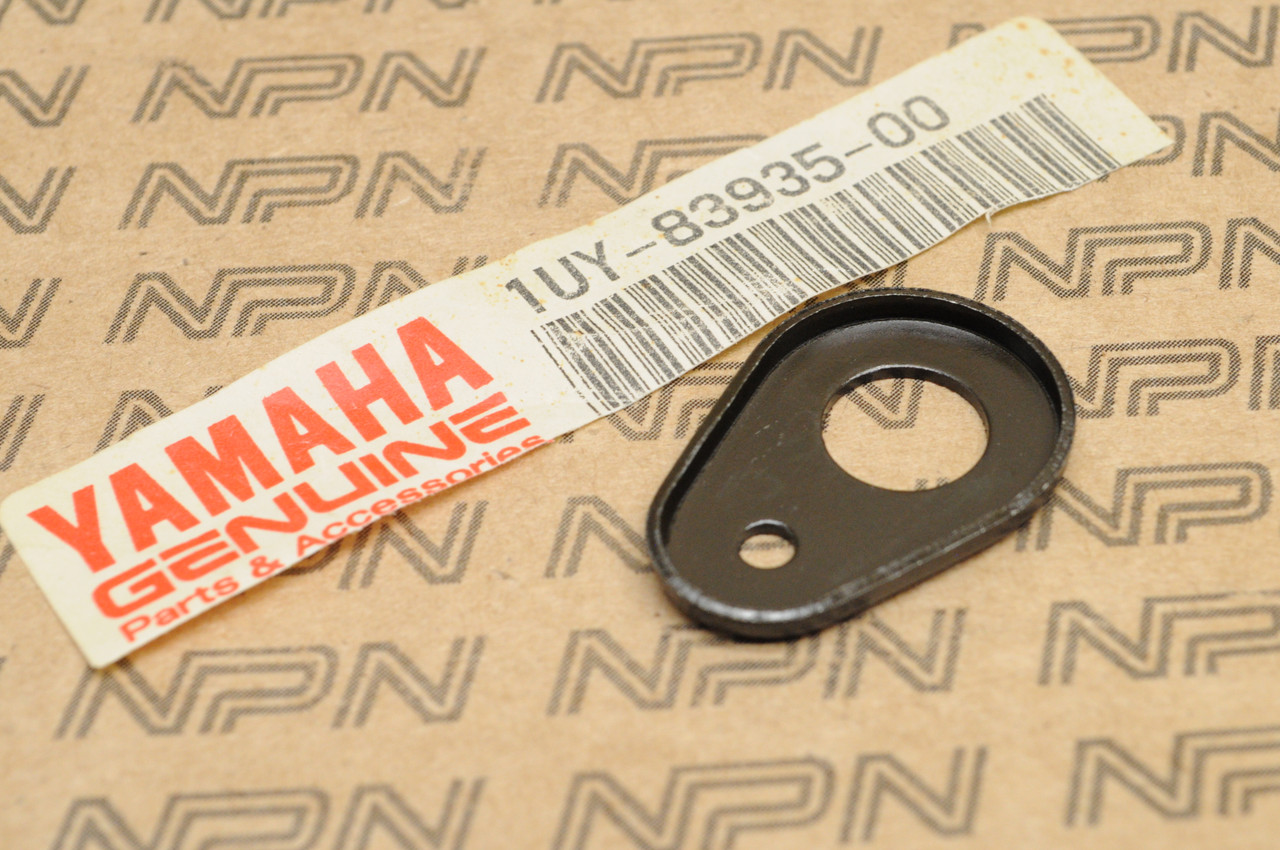 NOS Yamaha YFZ350 YFS200 YFM250 YFM350 Handle Switch Lever Cover Plate 1UY-83935-00