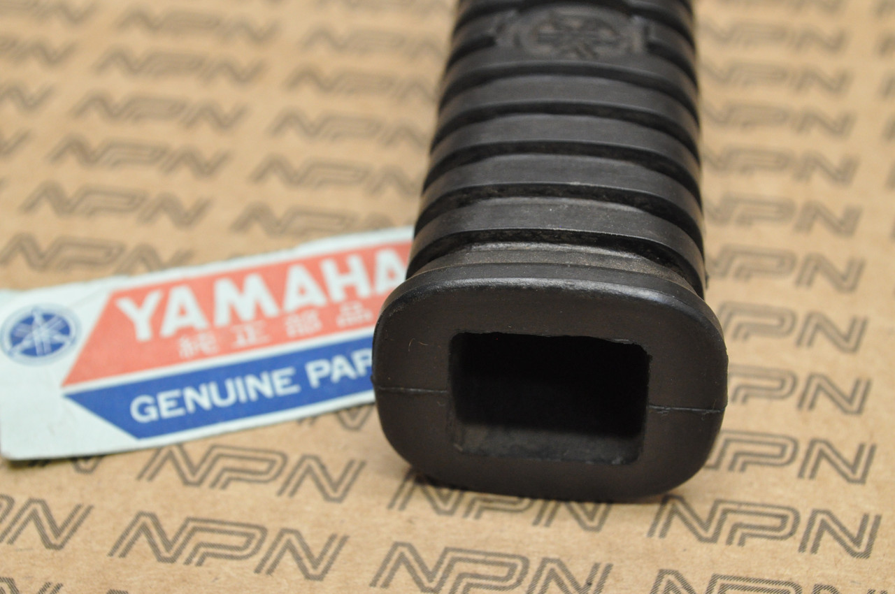 NOS Yamaha R5 RD250 RD350 TX500 TX750 XS1 XS2 Foot Rest Peg Rubber 307-27433-00