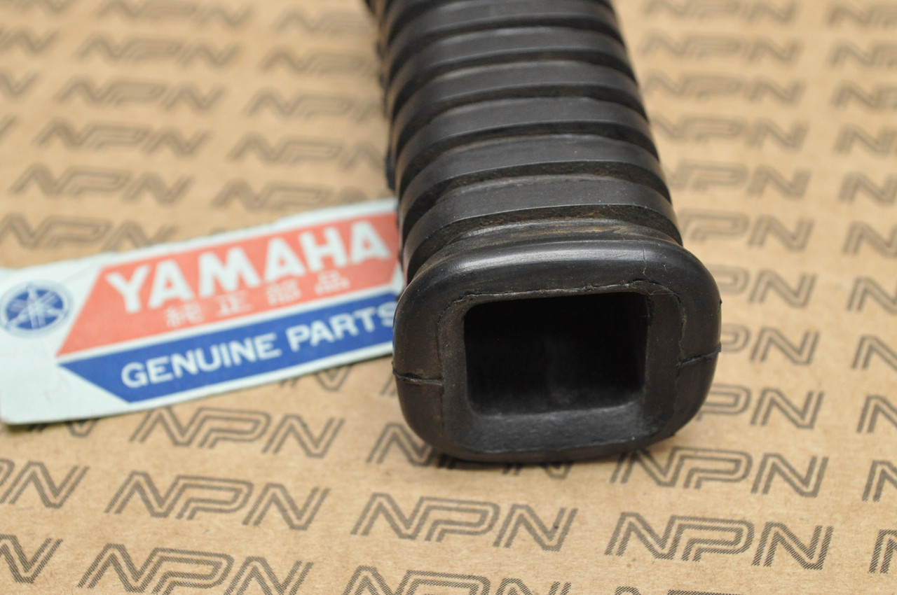 NOS Yamaha R5 RD250 RD350 TX500 TX750 XS1 XS2 Foot Rest Peg Rubber 307-27433-00