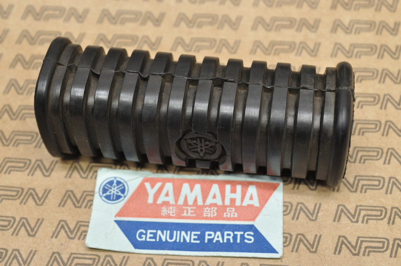 NOS Yamaha R5 RD250 RD350 TX500 TX750 XS1 XS2 Foot Rest Peg Rubber 307-27433-00