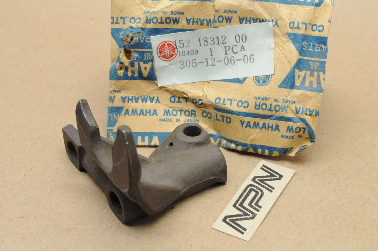 NOS Yamaha DS6 TD1 TD2 YDS2 YDS3 YM1 Gear Shift Fork #2 152-18312-00