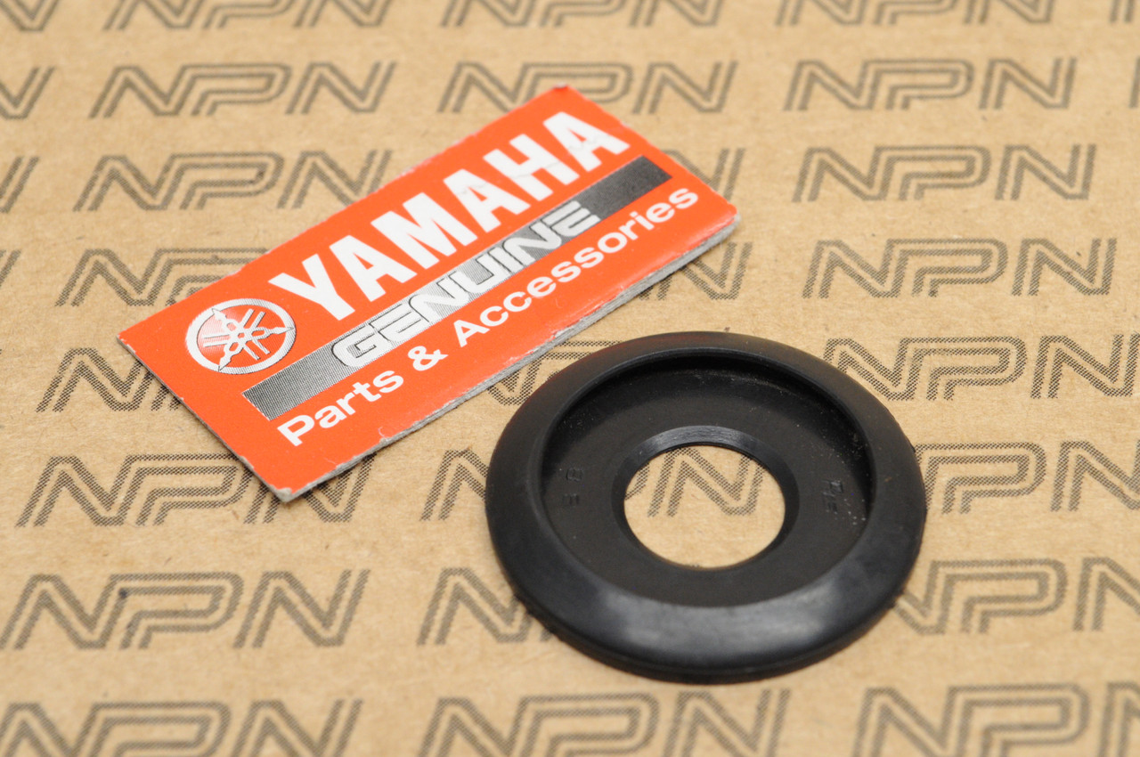 NOS Yamaha DT250 IT400 MX400 YZ100 YZ125 YZ250 Thrust Cover #1 483-22128-00
