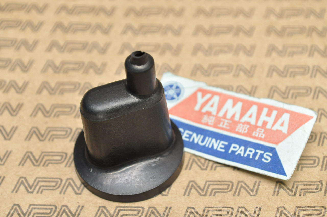 NOS Yamaha DT1 R3 YDS3 YM1 YR1 YR2 Carburetor Rubber Cap 156-14169-00