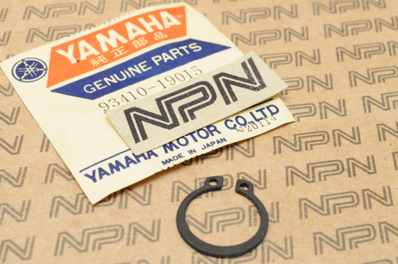 NOS Yamaha 1974 DT250 DT350 Main Axle Kick Start Starter Circlip 93410-19015